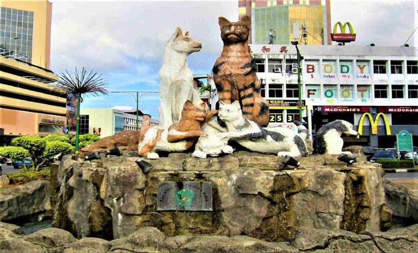 Độc đáo “thành phố Mèo” tại Malaysia - ảnh 1