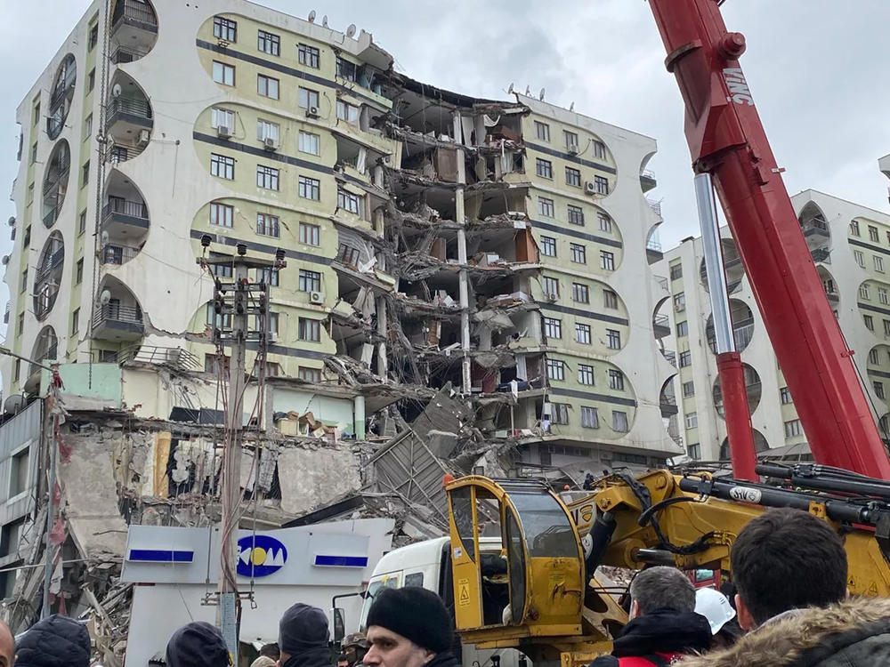 Gần 2.400 người thiệt mạng trong trận động đất kinh hoàng ở Thổ Nhĩ Kỳ - ảnh 1