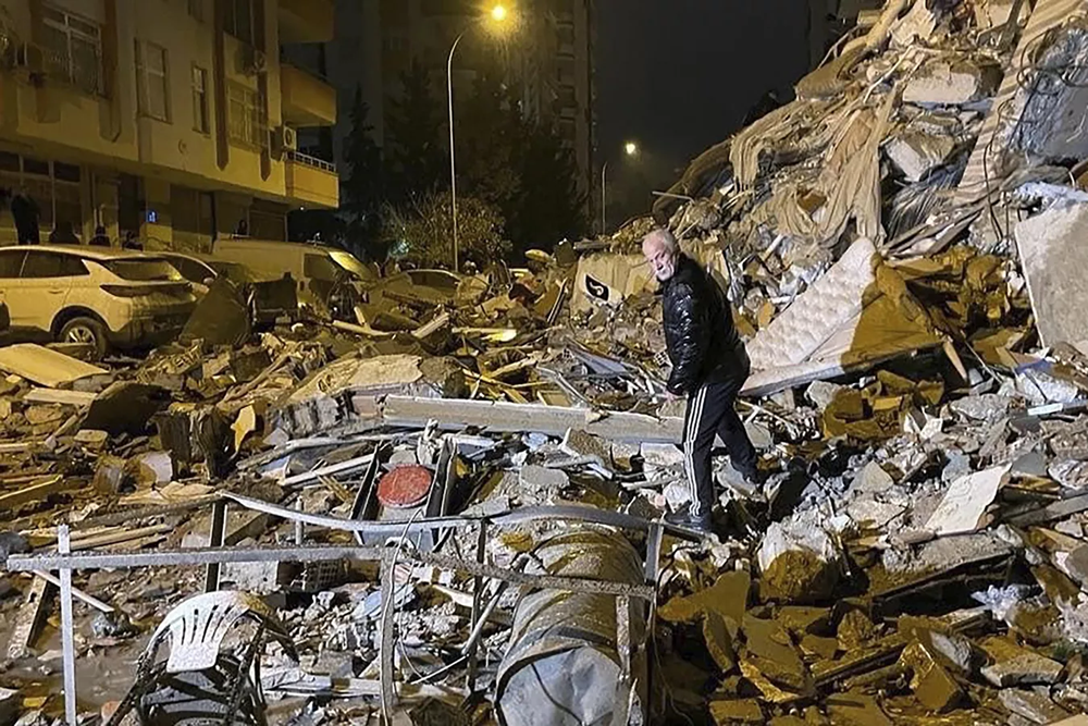 Những hình ảnh rúng động về trận động đất tại biên giới Thổ Nhĩ Kỳ - Syria - ảnh 7