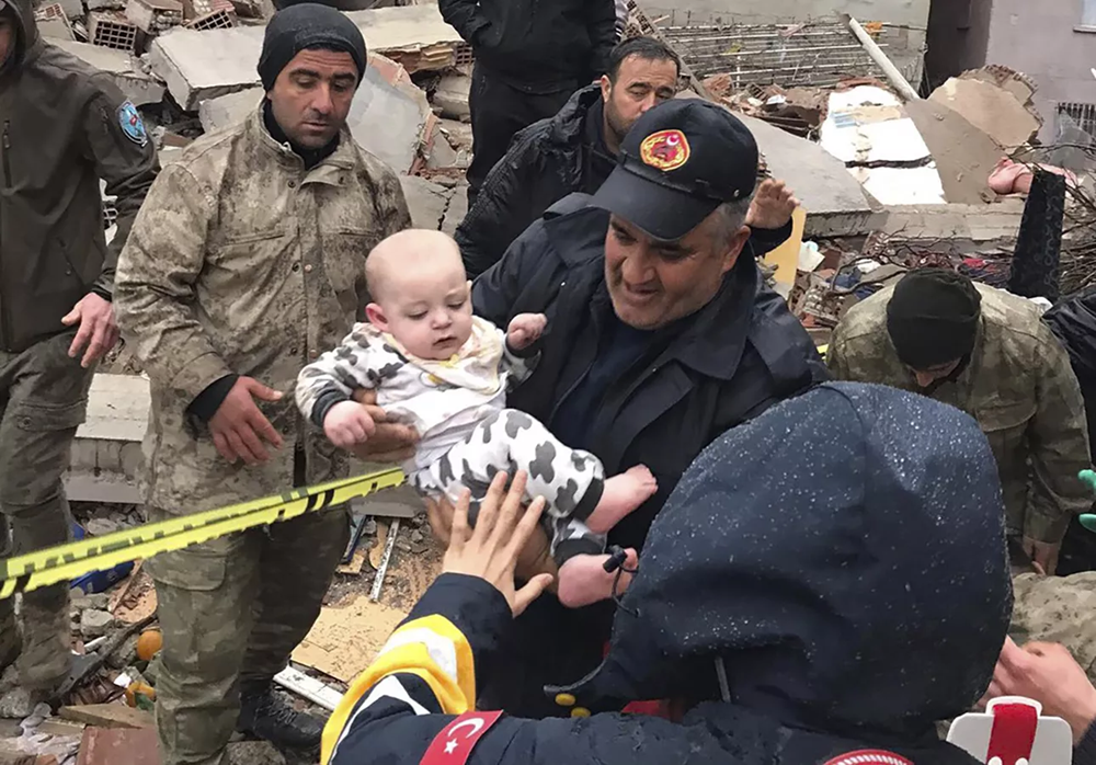 Những hình ảnh về công tác cứu hộ đang được thực hiện tại Thổ Nhĩ Kỳ - ảnh 6