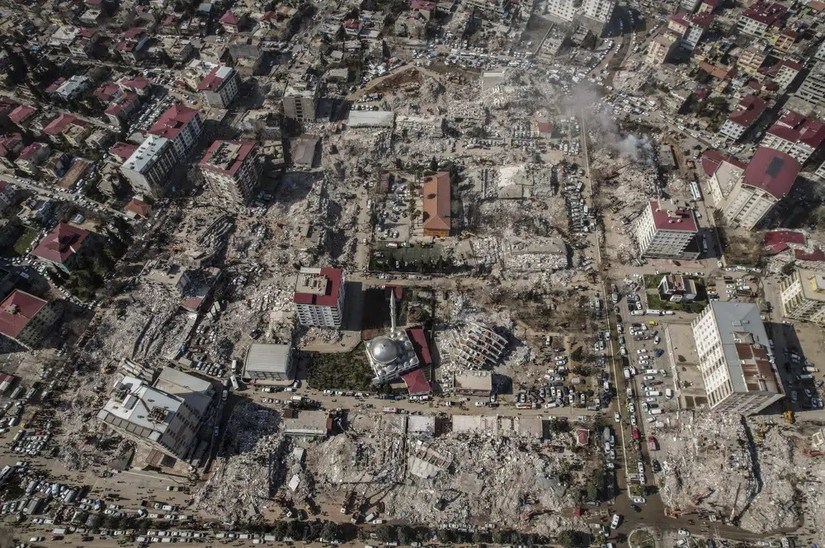 Số người chết do động đất vượt mốc 20.000 - ảnh 1