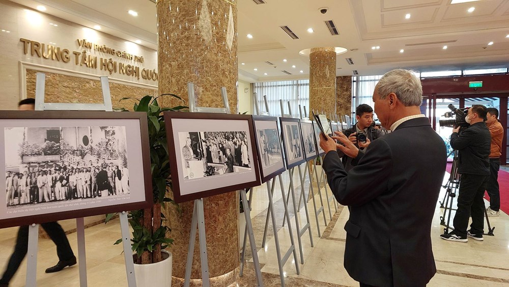 Khai mạc Triển lãm ảnh kỷ niệm 80 năm Đề cương về văn hóa Việt Nam - ảnh 3