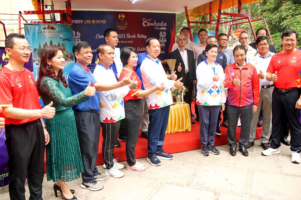 Việt Nam và Campuchia tổ chức Lễ rước đuốc SEA Games 32 - ảnh 1