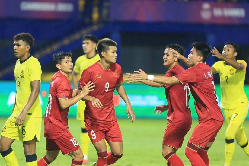 U22 Việt Nam vào thẳng bán kết bóng đá nam SEA Games 32 - ảnh 1