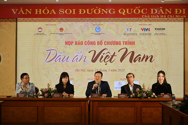 Quảng bá “Dấu ấn Việt Nam” bằng chương trình song ngữ - ảnh 1