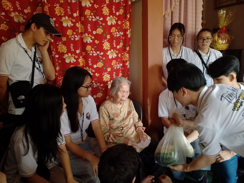 Thanh niên kiều bào luôn biết ơn các Mẹ Việt Nam anh hùng - ảnh 3