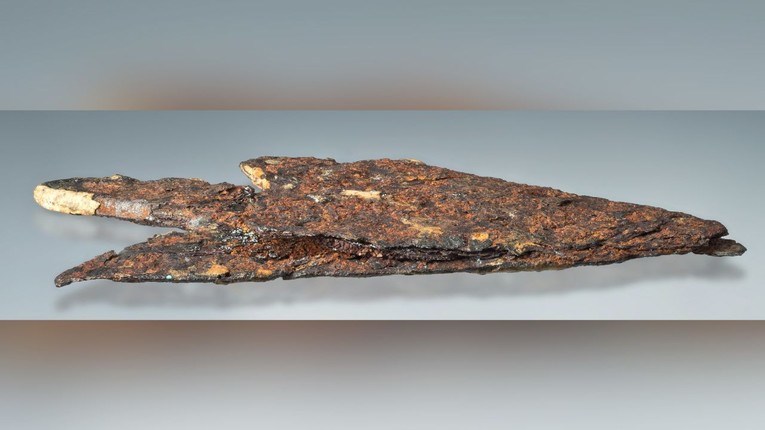 Khai quật đầu mũi tên 3.000 tuổi được làm từ thiên thạch tại Thụy Sĩ ảnh 1