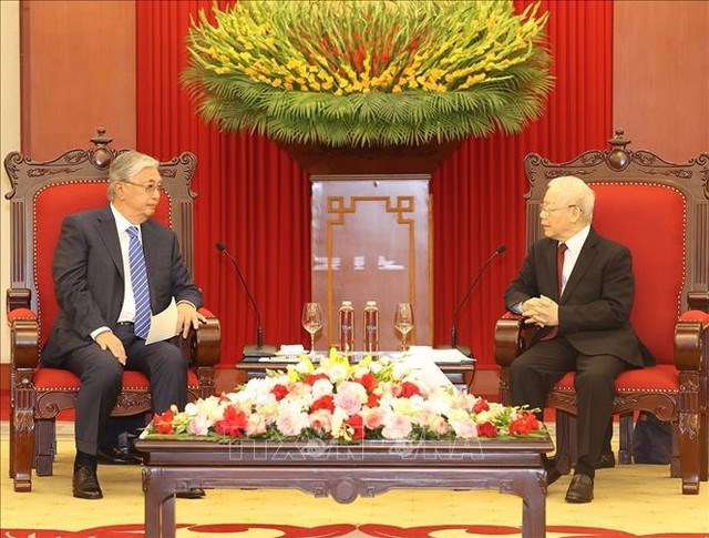 Tổng Bí thư Nguyễn Phú Trọng tiếp Tổng thống Kazakhstan - Ảnh 2.