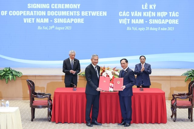 Việt Nam và Singapore ký kết 7 văn kiện hợp tác quan trọng - ảnh 1