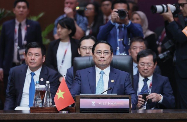 Thủ tướng dự Hội nghị Cấp cao Đông Á: Đề xuất 3 nhóm giải pháp trọng tâm - Ảnh 1.