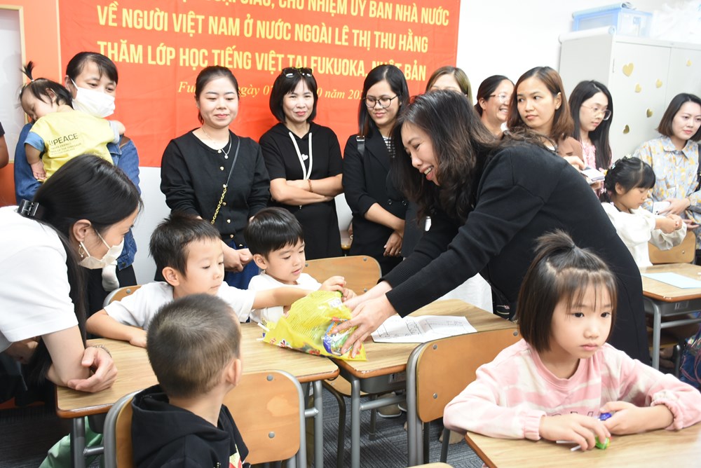 Thứ trưởng Bộ Ngoại giao Lê Thị Thu Hằng thăm cộng đồng người Việt Nam tại khu vực Kyushu - ảnh 3