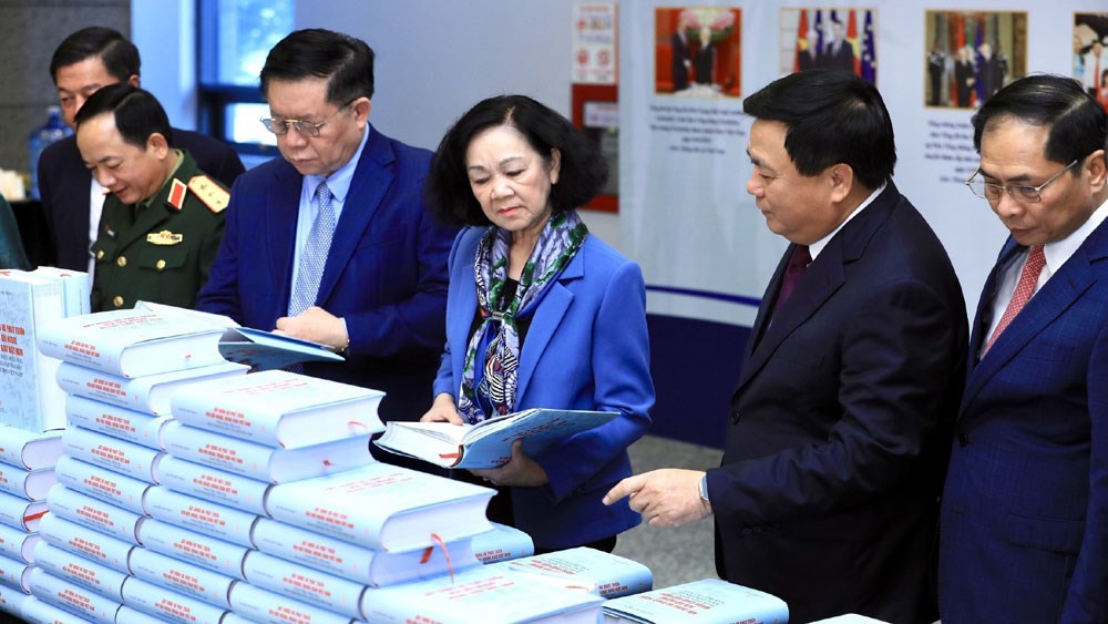 Ra mắt sách của Tổng bí thư Nguyễn Phú Trọng về ngoại giao cây tre - ảnh 1