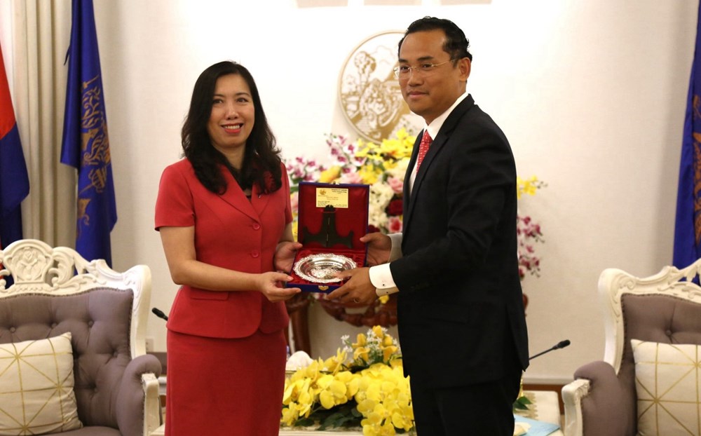 Thứ trưởng Bộ Ngoại giao Lê Thị Thu Hằng thăm và làm việc tại Campuchia - ảnh 2
