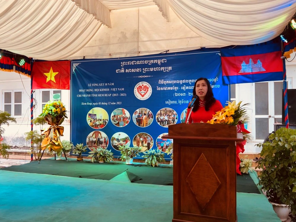 Thứ trưởng Bộ Ngoại giao Lê Thị Thu Hằng thăm bà con gốc Việt tại Campuchia - ảnh 2