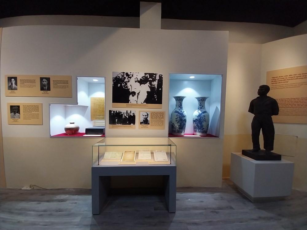 Khai mạc trưng bày tư liệu quý về “Những hạt giống đỏ” của cách mạng Việt Nam - ảnh 3