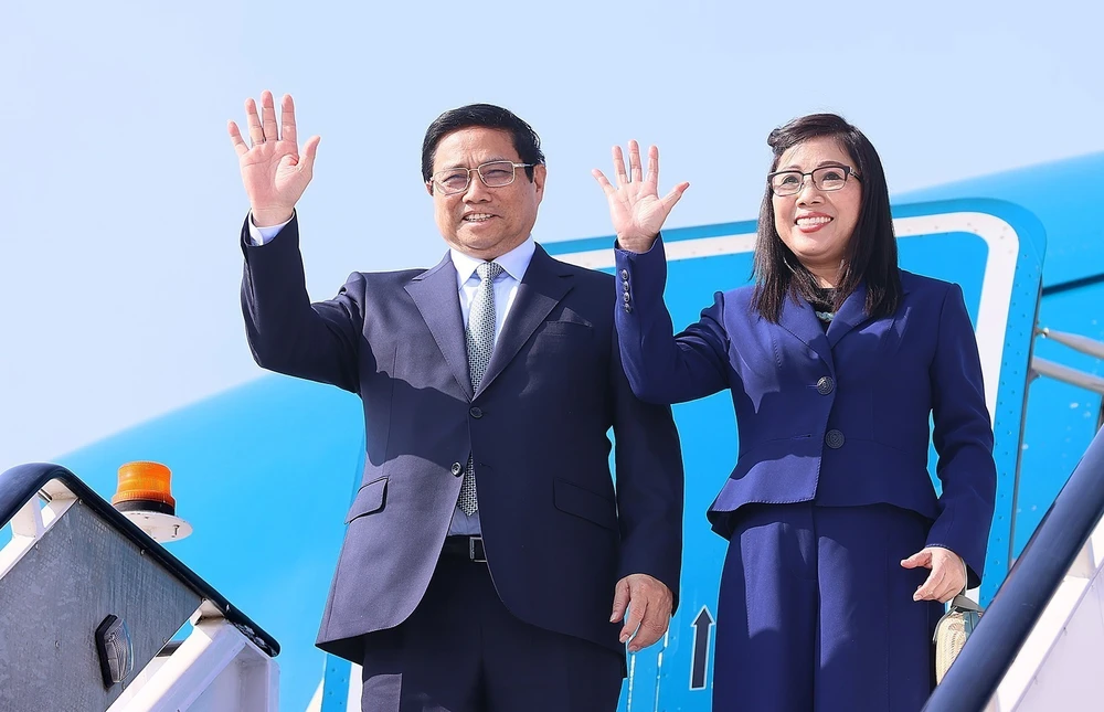 Thủ tướng Phạm Minh Chính và phu nhân bắt đầu chuyến công du đầu tiên của năm 2024 - ảnh 1