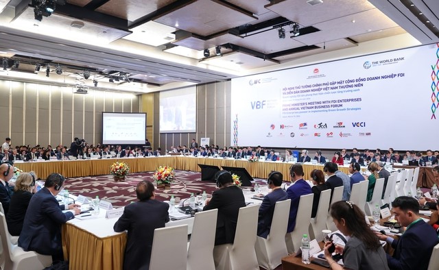 Thủ tướng gặp mặt cộng đồng doanh nghiệp FDI và dự Diễn đàn Doanh nghiệp Việt Nam - ảnh 3