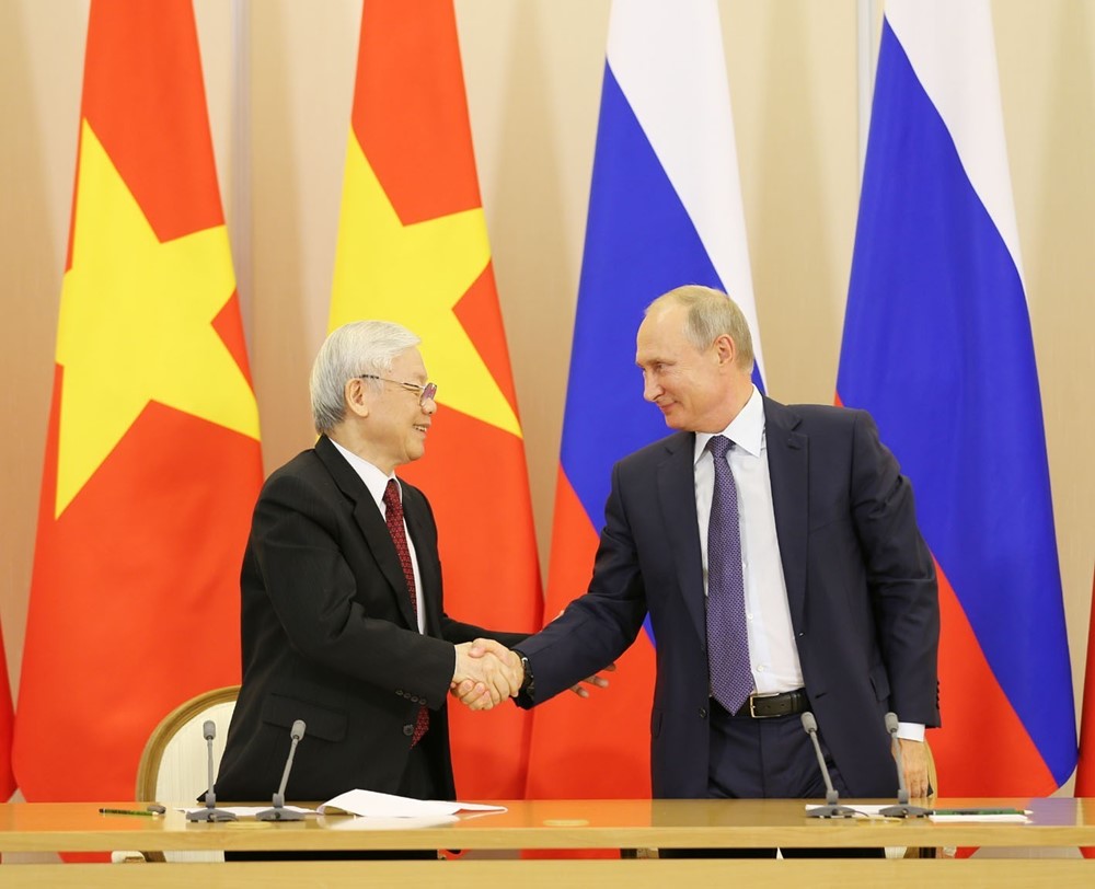 Tổng bí thư và Chủ tịch nước trao đổi thư mừng với Tổng thống Nga Vladimir Putin - ảnh 1