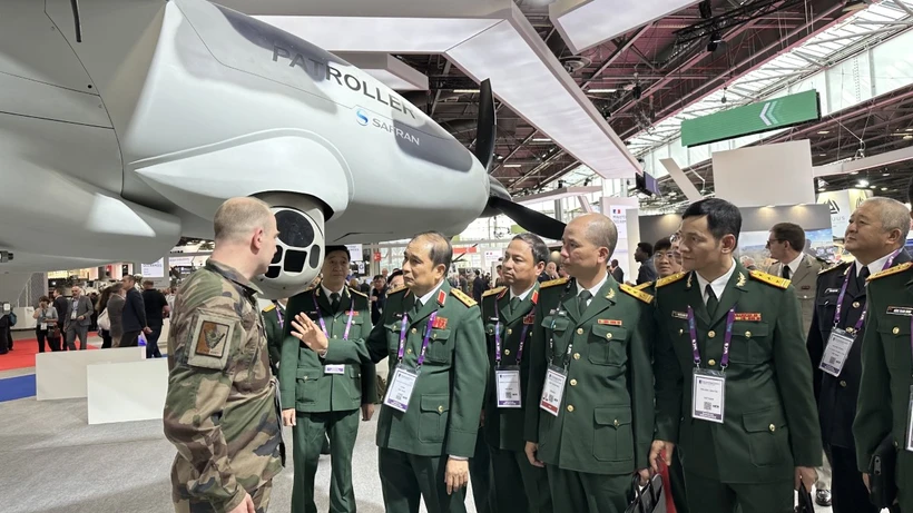 Việt Nam tham dự Triển lãm vũ khí quân sự Eurosatory tại Pháp - ảnh 1
