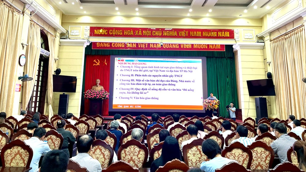 Hà Nội: Tuyên truyền cho cán bộ, người dân về chính sách đối ngoại của Đảng và Nhà nước trong tình hình mới - ảnh 1