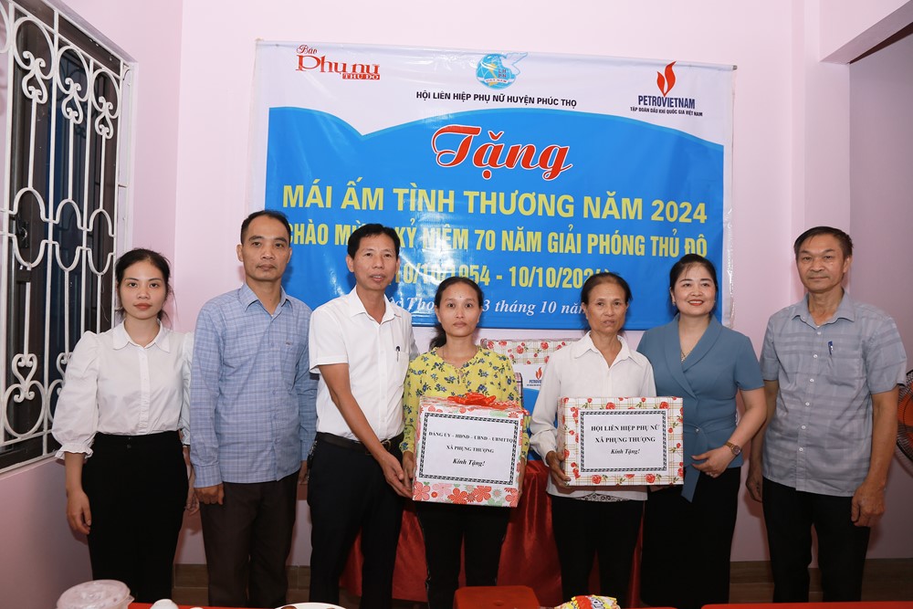 Trao tặng “Mái ấm tình thương” tại huyện Phúc Thọ: Nối dài niềm hạnh phúc - ảnh 10