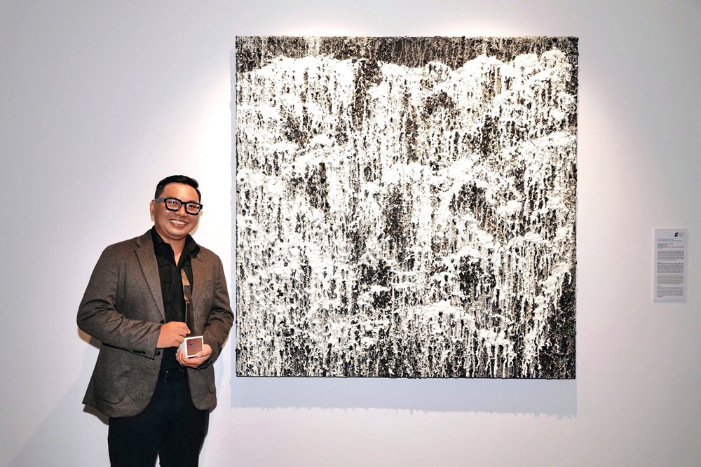 Tác phẩm nghệ thuật độc đáo vẽ từ than và bột gạo đạt giải UOB Painting of the Year năm thứ hai tại Việt Nam - ảnh 3