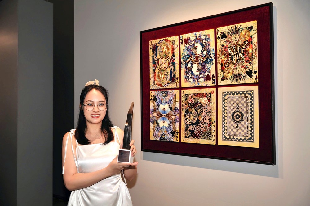 Tác phẩm nghệ thuật độc đáo vẽ từ than và bột gạo đạt giải UOB Painting of the Year năm thứ hai tại Việt Nam - ảnh 5