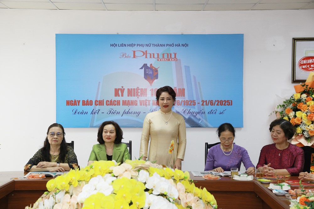 Báo Phụ nữ Thủ đô gặp mặt lãnh đạo, cán bộ hưu trí của Báo qua các thời kỳ - ảnh 1