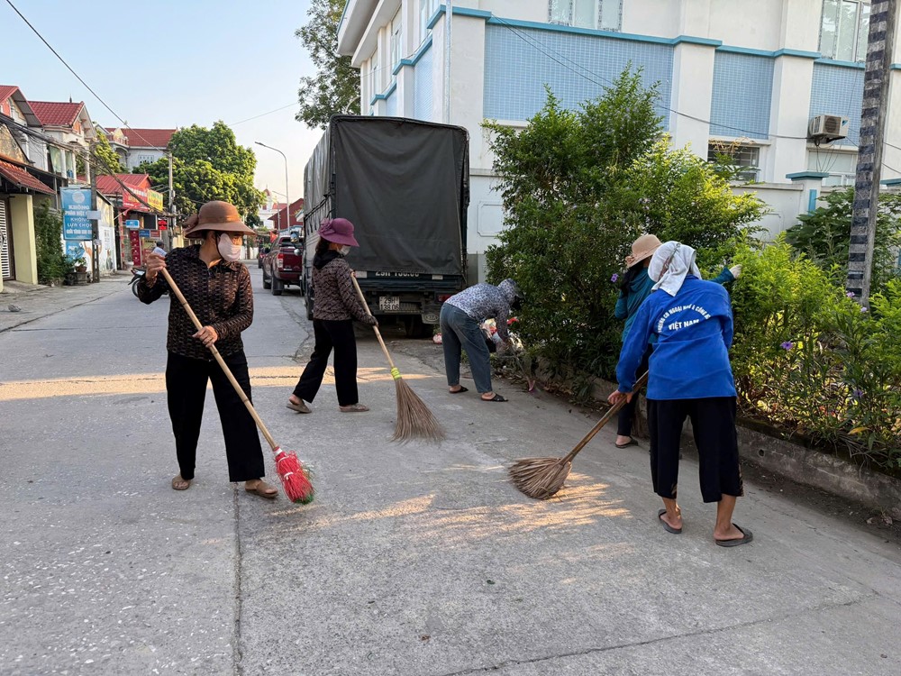 Xã Phúc Thọ ra quân tổng vệ sinh môi trường - ảnh 3