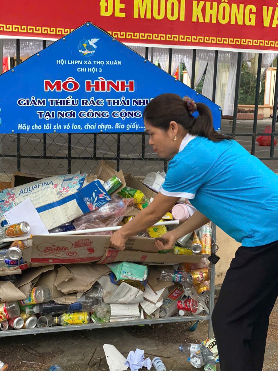 Gom phế liệu - Gói tình thân - Hành động nhỏ, nghĩa tình lớn ở xã Liên Minh - ảnh 6