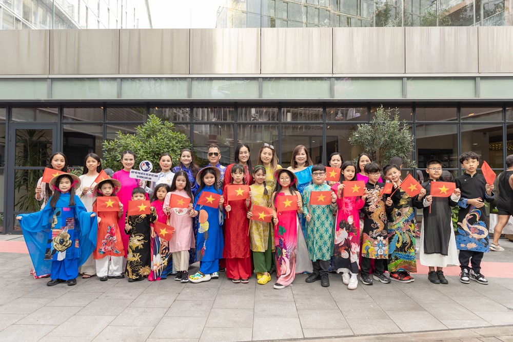 Áo Dài Việt Nam rực rỡ tại Ngày hội văn hóa Đông Nam Á tại London - ảnh 3