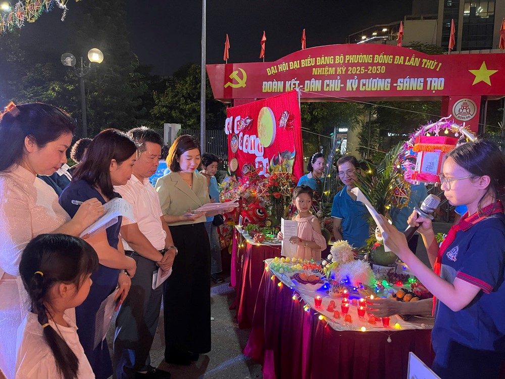 Đêm hội trăng Rằm phường Đống Đa lung linh sắc màu, ngập tràn hạnh phúc - ảnh 1