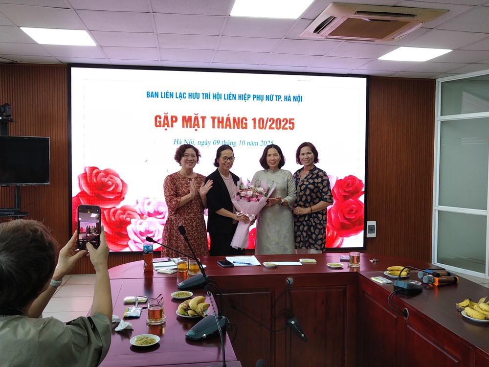 Hội LHPN Hà Nội gặp mặt cán bộ hưu trí: Tri ân và tiếp nối truyền thống - ảnh 3