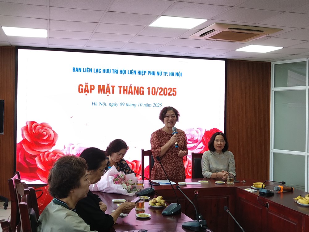 Hội LHPN Hà Nội gặp mặt cán bộ hưu trí: Tri ân và tiếp nối truyền thống - ảnh 1