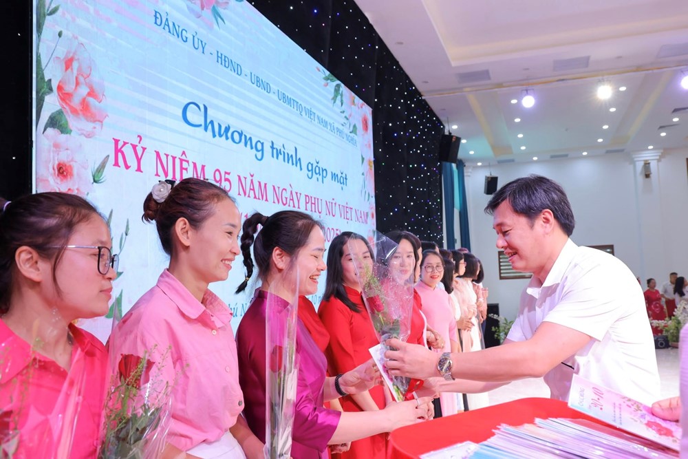 Phú Nghĩa trang trọng tổ chức gặp mặt kỷ niệm 95 năm Ngày thành lập Hội Liên hiệp Phụ nữ Việt Nam - ảnh 3