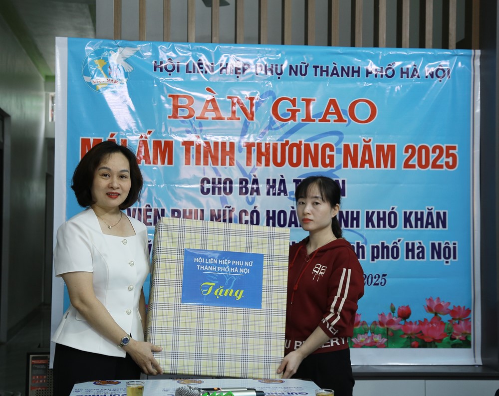 Hội LHPN Hà Nội trao hai mái ấm tình thương tại xã Phúc Thọ - ảnh 4