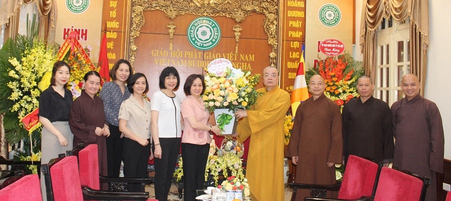 Hội LHPN Hà Nội: Chúc mừng Đại lễ Phật Đản 2022 - ảnh 1