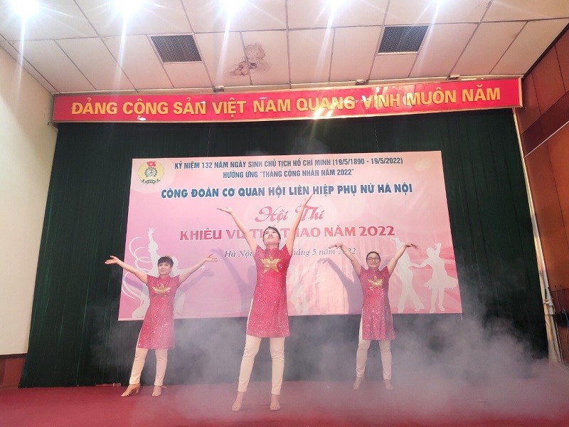 Công đoàn cơ quan Hội LHPN Hà Nội: Đặc sắc, ấn tượng hội thi “Khiêu vũ thể thao” năm 2022 - ảnh 10
