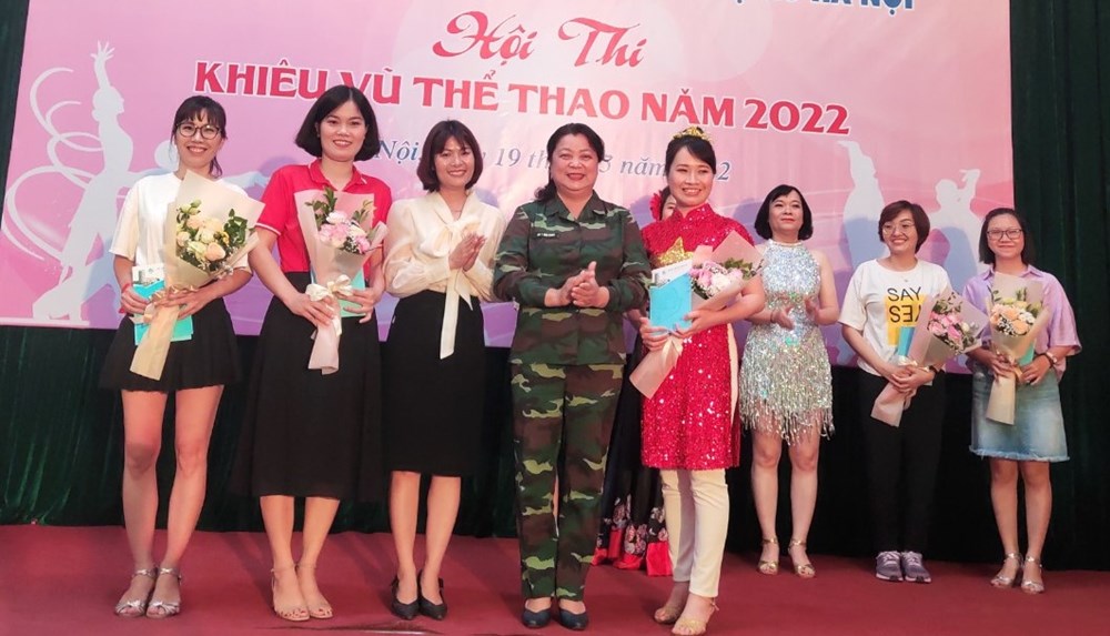 Công đoàn cơ quan Hội LHPN Hà Nội: Đặc sắc, ấn tượng hội thi “Khiêu vũ thể thao” năm 2022 - ảnh 5