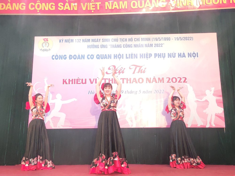 Công đoàn cơ quan Hội LHPN Hà Nội: Đặc sắc, ấn tượng hội thi “Khiêu vũ thể thao” năm 2022 - ảnh 9
