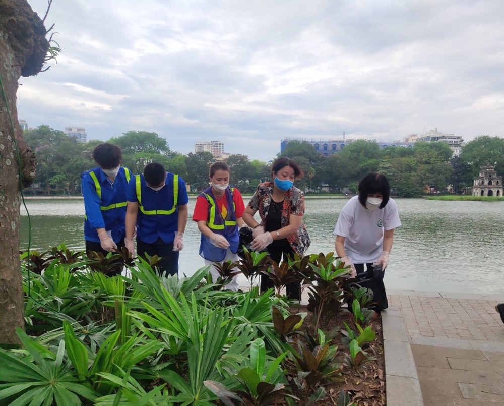 Hội LHPN quận Hoàn Kiếm: Trưng bày, giới thiệu sản phẩm tái chế  thân thiện với môi trường - ảnh 9