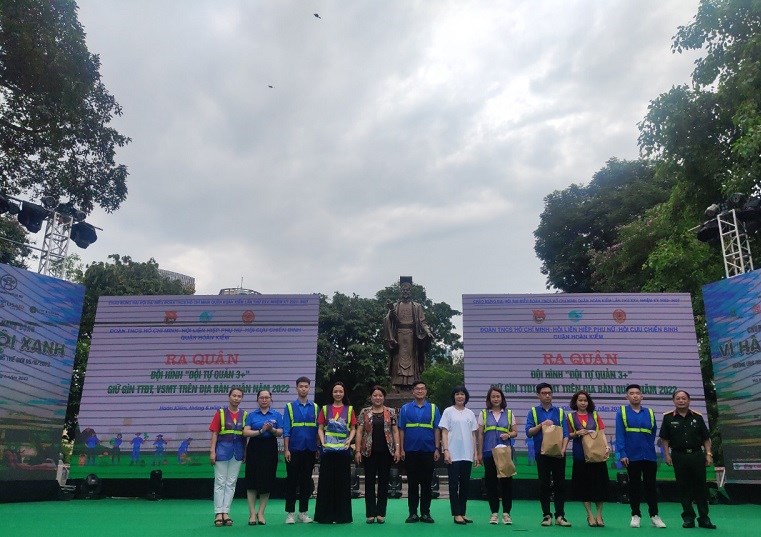Hội LHPN quận Hoàn Kiếm: Trưng bày, giới thiệu sản phẩm tái chế  thân thiện với môi trường - ảnh 7