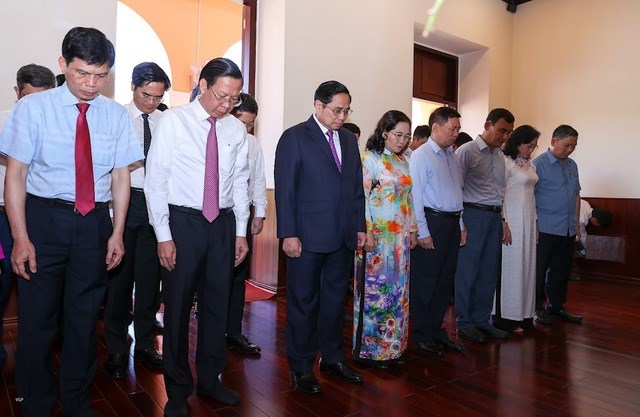 Thủ tướng dâng hương tưởng nhớ Chủ tịch Hồ Chí Minh - ảnh 1