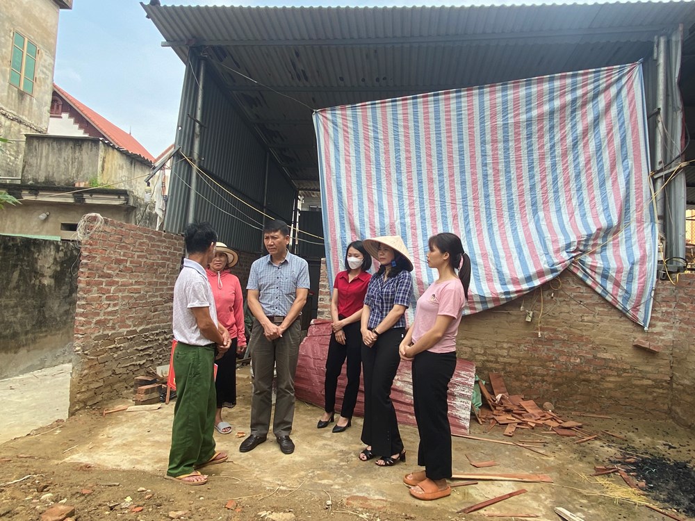 Hội LHPN huyện Sóc Sơn:  Trao tặng kinh phí hỗ trợ xây  “Mái ấm tình thương” cho phụ nữ khó khăn - ảnh 2