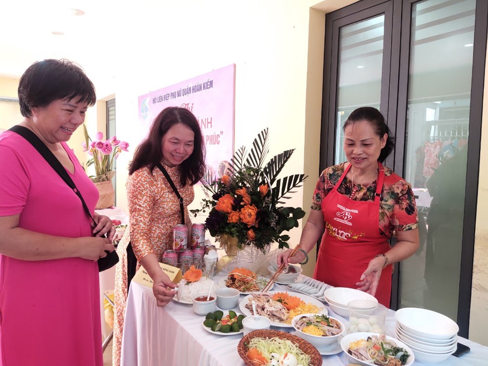 Hội LHPN quận Hoàn Kiếm: Sôi nổi  các hoạt động tại ngày hội Gia đình - Kết nối yêu thương - ảnh 4