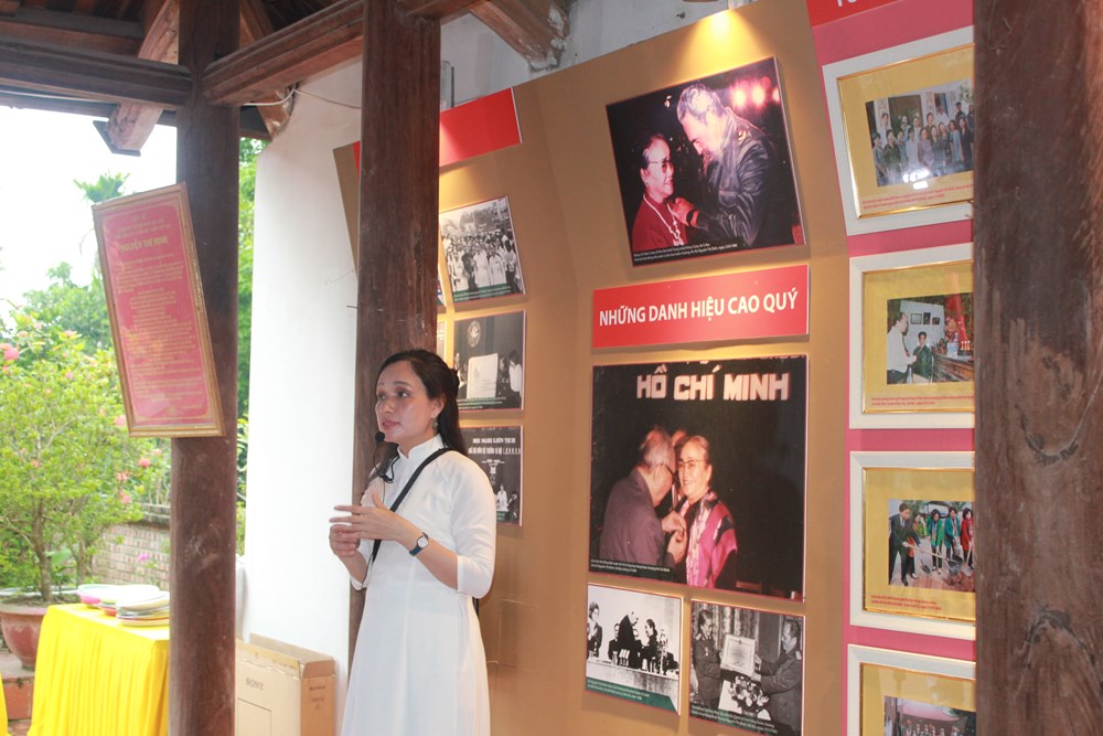 Hội LHPN Hà Nội bàn giao Khu trưng bày hình ảnh bà Nguyễn Thị Định tại đền Hát Môn  - ảnh 5