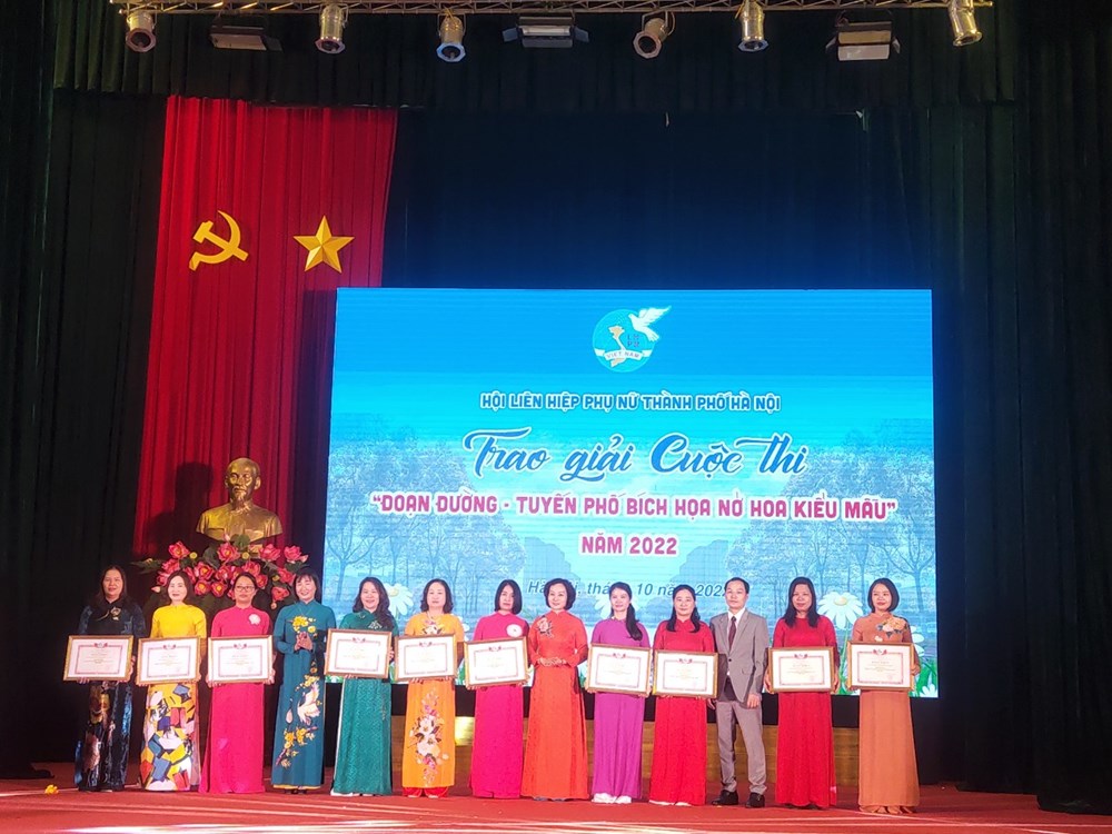 Hội LHPN Hà Nội: Tôn vinh 10 Phụ nữ Thủ đô tiêu biểu năm 2022 - ảnh 8