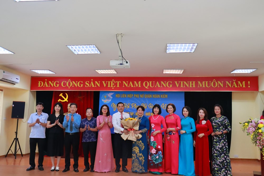 Hội LHPN quận Hoàn Kiếm: Nhiều hoạt động ý nghĩa trong ngày hội của phụ nữ 20/10 - ảnh 1