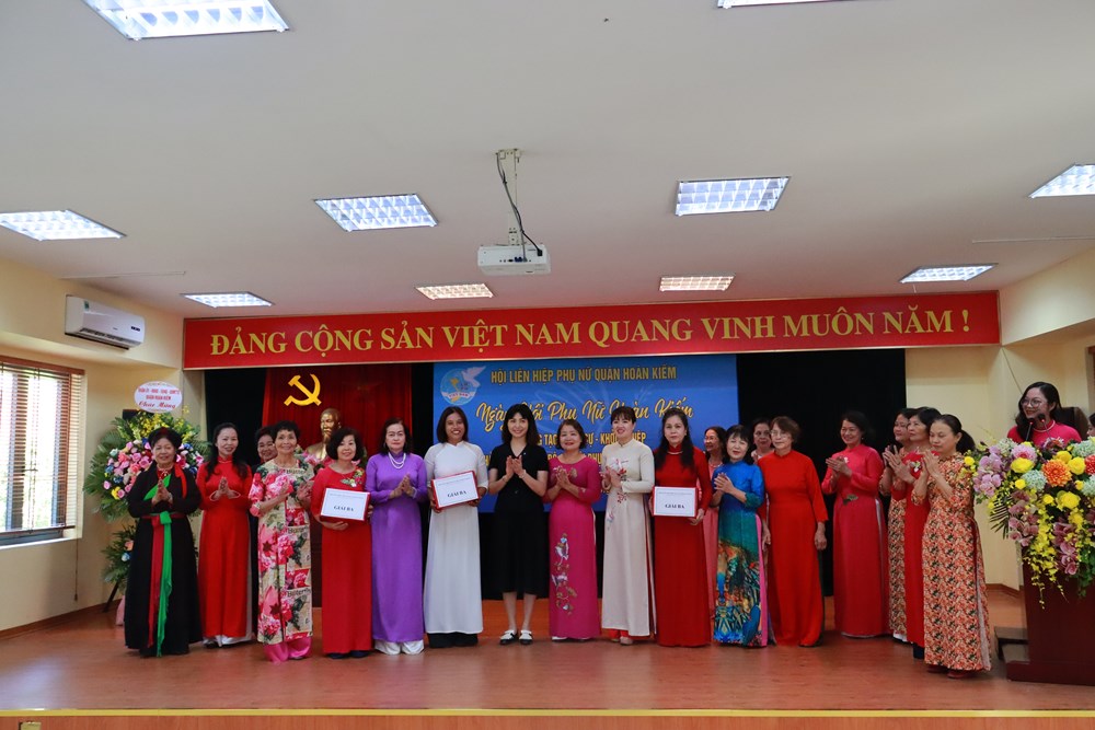 Hội LHPN quận Hoàn Kiếm: Nhiều hoạt động ý nghĩa trong ngày hội của phụ nữ 20/10 - ảnh 12