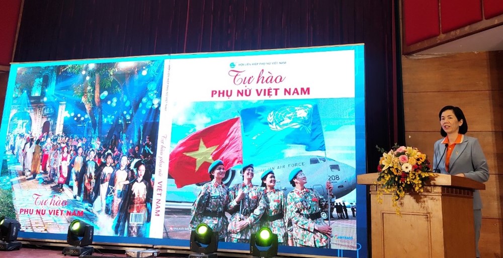 Ra mắt cuốn sách ảnh “Tự hào Phụ nữ Việt Nam” - ảnh 2